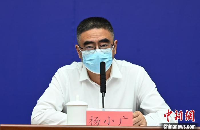 成都市政府副秘書長、市衛(wèi)健委主任楊小廣?！“苍?攝