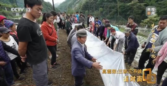面對面丨“路就在腳下！” 這里的村民日子越過越幸福