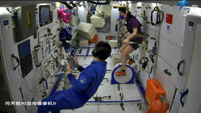 航天員在軌鍛煉。圖片來源：中國載人航天工程辦公室官方微信