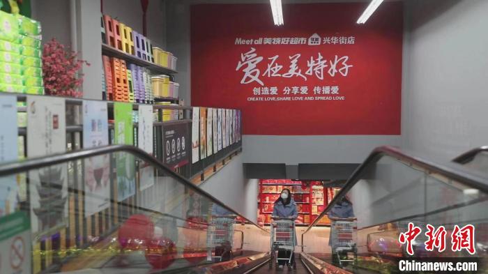 美特好從一家不足百平方米小店，一路發(fā)展成華北零售業(yè)領(lǐng)軍企業(yè)、中國百強商業(yè)連鎖集團、中國零售500強。　向上 攝