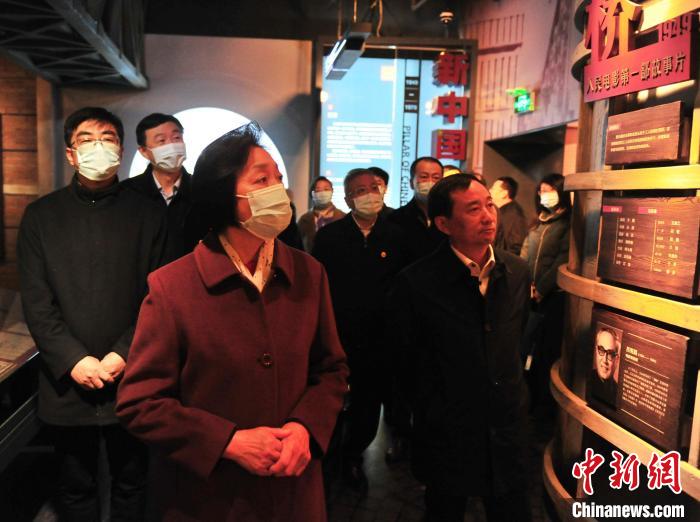 臺盟中央主席蘇輝近日率調(diào)研組赴吉林開展重點(diǎn)考察調(diào)研。圖為在長影舊址博物館考察吉林特色文化產(chǎn)業(yè)發(fā)展?！「啐埌?攝