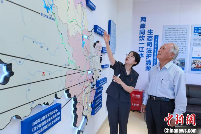 金門(mén)同胞參觀金門(mén)供水水源生態(tài)司法保護(hù)基地?！O虹 攝
