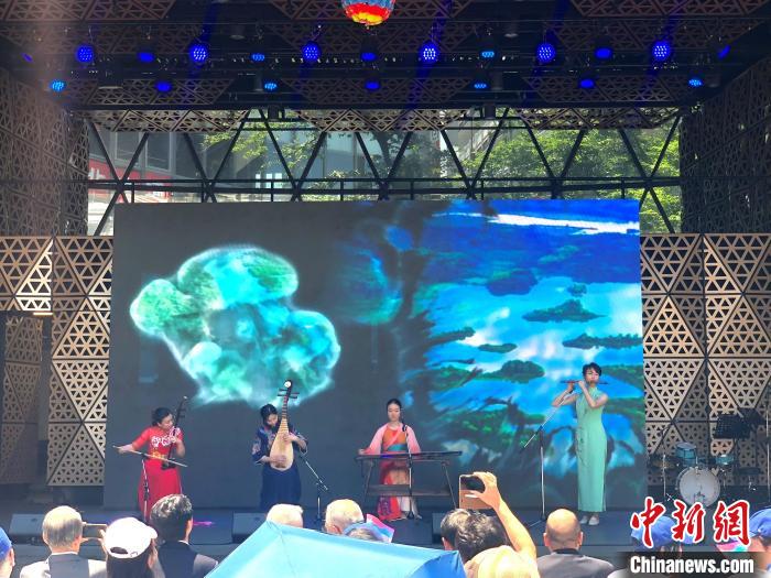 開幕式上舞臺(tái)展演之一《水龍吟》?！≈袊?guó)駐東京旅游辦事處供圖