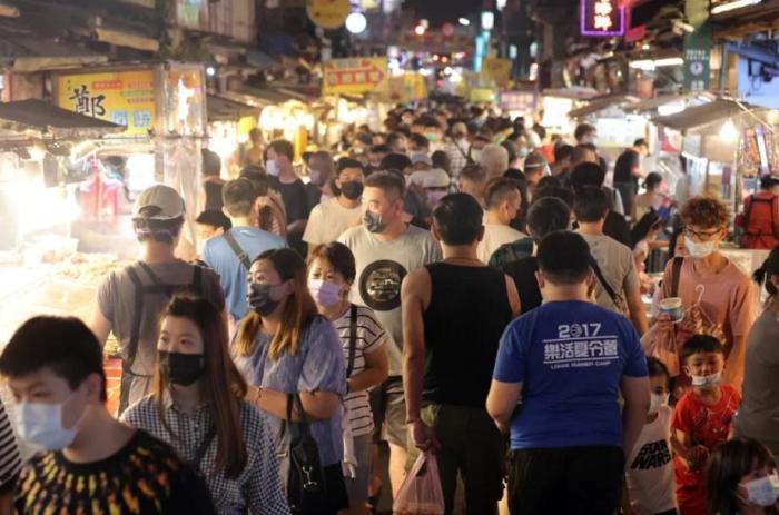 冰粉、雙皮奶、螺螄粉……臺網(wǎng)友發(fā)帖：臺灣街頭越來越多大陸小吃