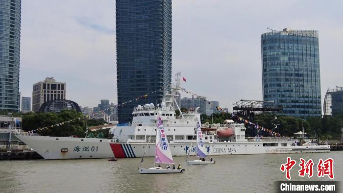 海事巡航救助船“海巡01”輪?？繃?guó)客碼頭，向公眾免費(fèi)開(kāi)放?！≈烨镬戆?攝