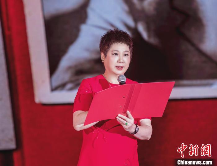 7月16日，榮智豐在2023年上海統(tǒng)戰(zhàn)文化周開幕活動中朗誦《與統(tǒng)戰(zhàn)先輩的時空對話》?！堦?攝