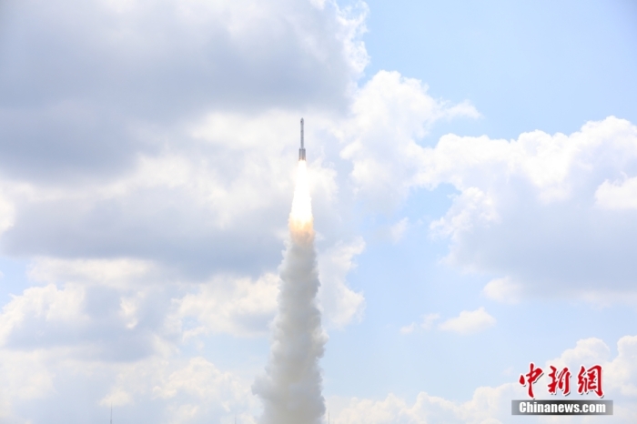 北京時間 2023年9月10日12時30分，中國在太原衛(wèi)星發(fā)射中心使用長征六號改運載火箭，成功將遙感四十號衛(wèi)星發(fā)射升空，衛(wèi)星順利進入預定軌道，發(fā)射任務獲得圓滿成功。該衛(wèi)星主要用于開展電磁環(huán)境探測及相關技術試驗。此次任務是長征系列運載火箭第487次飛行。王曉虎 攝