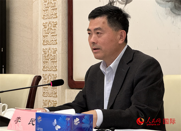 10月31日，歐美同學(xué)會(huì)秘書(shū)長(zhǎng)李民在第五屆中法文化論壇媒體吹風(fēng)會(huì)上講話。（人民網(wǎng) 謝瑩攝）