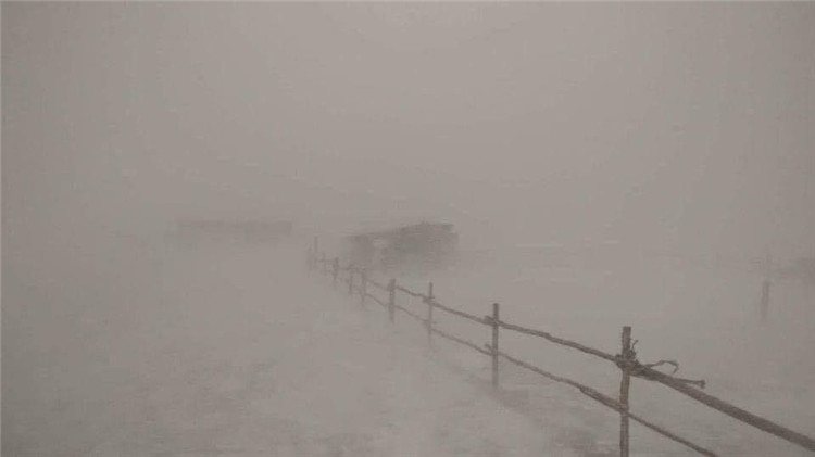 2023年11月4日，蒙古國(guó)部分省份發(fā)生暴風(fēng)雪天氣。蒙古國(guó)緊急情況總局官網(wǎng)圖片