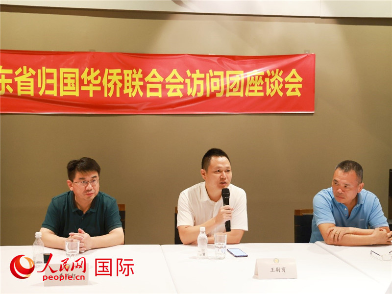 中國駐里約總領(lǐng)館副總領(lǐng)事王尉育（中）在座談會上致辭。人民網(wǎng)記者 陳海琪攝
