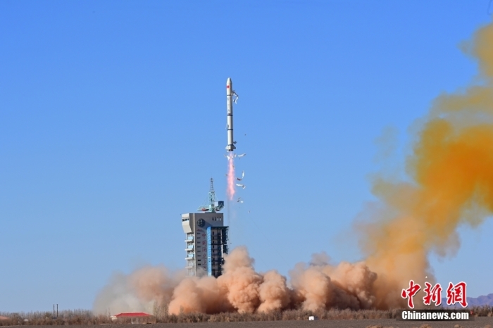 北京時間2023年11月16日11時55分，我國在酒泉衛(wèi)星發(fā)射中心使用長征二號丙運載火箭，成功將新一代海洋水色觀測衛(wèi)星發(fā)射升空，衛(wèi)星順利進入預(yù)定軌道，發(fā)射任務(wù)獲得圓滿成功。此次任務(wù)是長征系列運載火箭第497次飛行。汪江波 攝