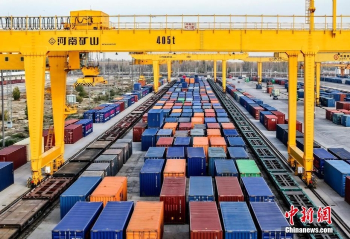 資料圖：霍爾果斯鐵路口岸有序排列的集裝箱。(無人機照片)<a target='_blank' href='/' ><p  align=