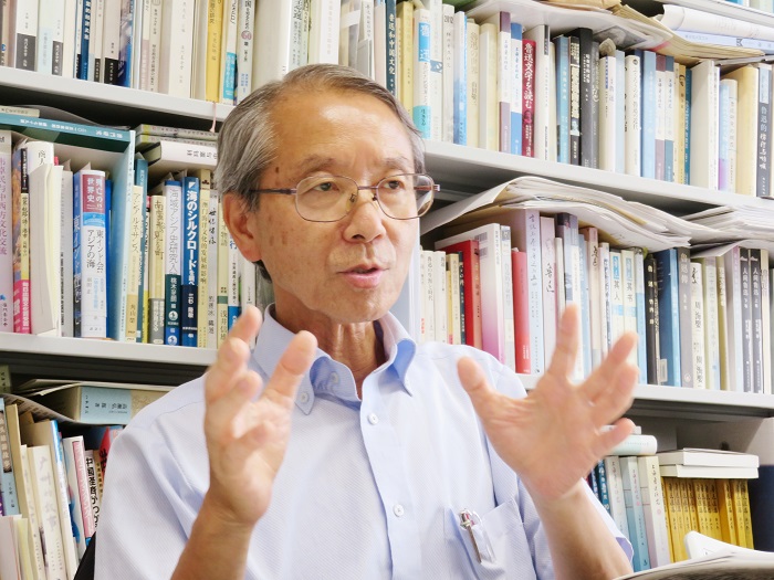 日本創(chuàng)價大學教授高橋強接受人民網(wǎng)采訪。（視頻截圖）