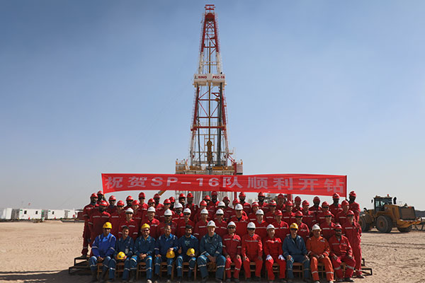 12月25日，中石化國工科威特分公司SINOPEC-16隊在科威特北部油區(qū)順利開鉆。中石化供圖