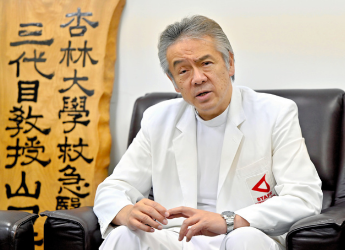 日本杏林大學(xué)醫(yī)學(xué)部教授山口芳裕。（圖片來(lái)源：《朝日新聞》）