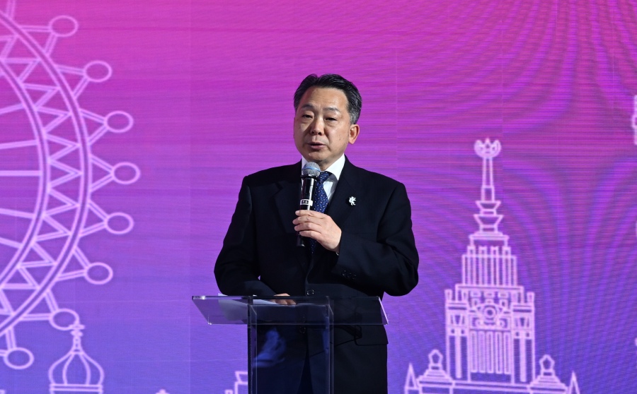 1.中國(guó)人民對(duì)外友好協(xié)會(huì)副會(huì)長(zhǎng)袁敏道在第四屆“中俄青年同走友誼路”活動(dòng)上致辭。主辦方供圖