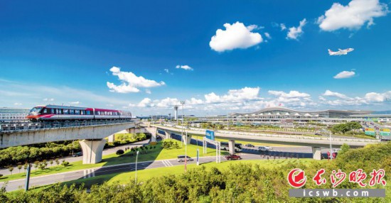 　　根據(jù)《實施意見》，長沙將建設聯(lián)通世界的航空樞紐，打造輻射全國的鐵路樞紐，深化綜合交通協(xié)調(diào)機制。    資料圖片