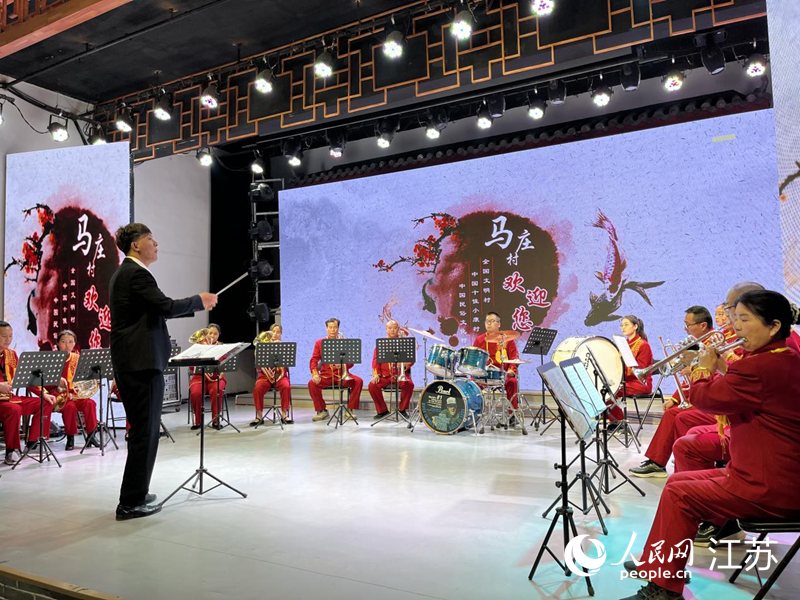 馬莊農(nóng)民樂團在排練節(jié)目。人民網(wǎng) 李子佩攝