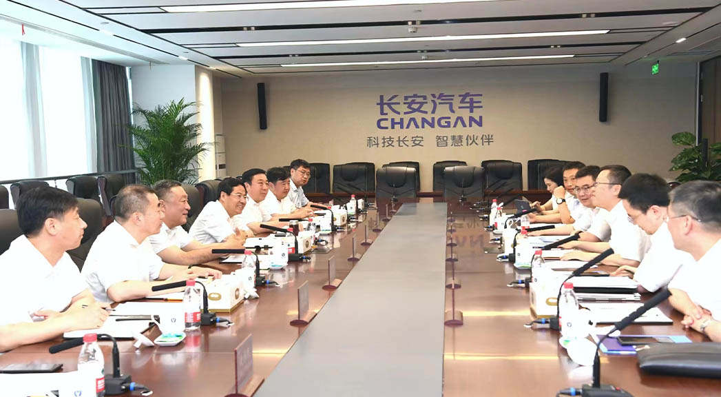 張濤帶隊赴重慶對接洽談項目。 白永民攝