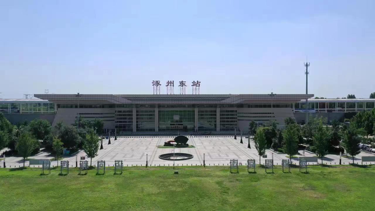 通勤專列高鐵始發(fā)站涿州東站。 熊華明、王聚言攝