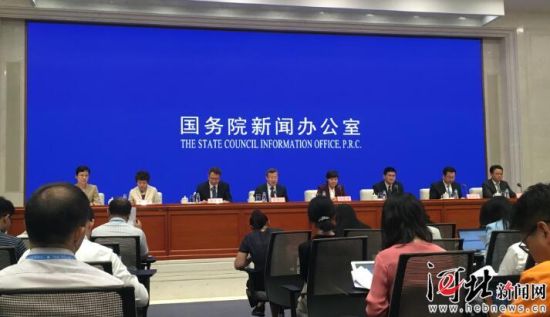 8月26日，國務(wù)院新聞辦召開國務(wù)院政策例行吹風(fēng)會。圖為吹風(fēng)會現(xiàn)場。 記者李巍攝