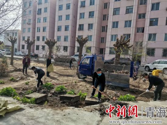 圖為尖扎干部職工生態(tài)建設和環(huán)境保護現(xiàn)場。尖宣 供圖