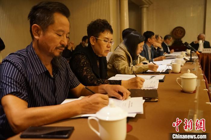 圖為座談會(huì)現(xiàn)場(chǎng)?！∨擞隄?攝