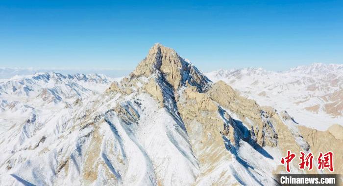 圖為山川被白雪覆蓋?！《继m縣融媒體中心供圖