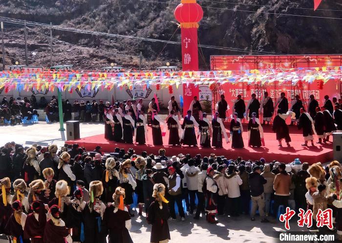 文藝活動全景?！∶⒖悼h委宣傳部供圖