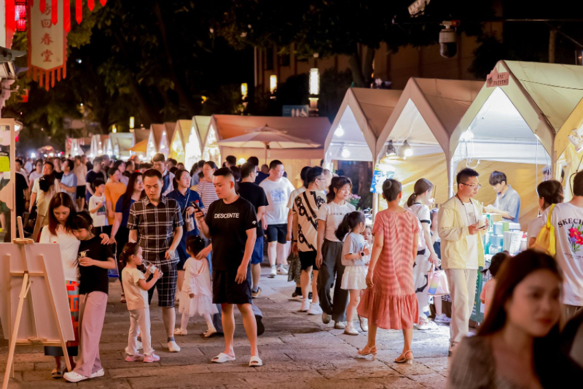 本屆中國大運河廟會吸引不少市民游客前來參觀游玩。拱墅區(qū)委宣傳部供圖