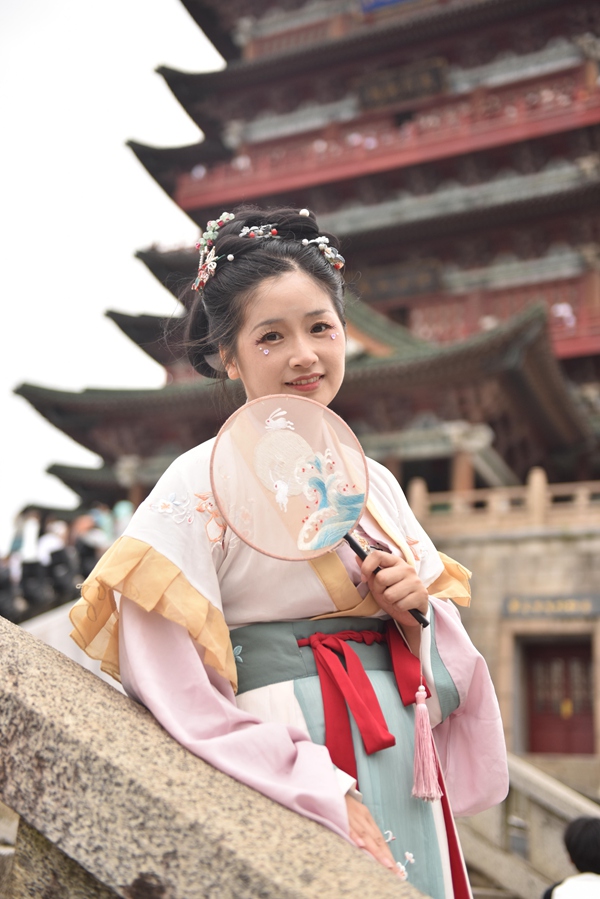 南昌滕王閣“古風(fēng)游”。受訪者供圖