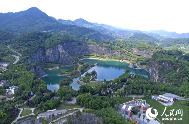 由廢棄礦山改建成的銅鑼山礦山公園。人民網(wǎng)記者 劉祎攝