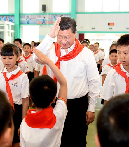 2014年5月30日，習(xí)近平總書記來到北京市海淀區(qū)民族小學(xué)，參加慶?！傲弧眹H兒童節(jié)活動(dòng)。