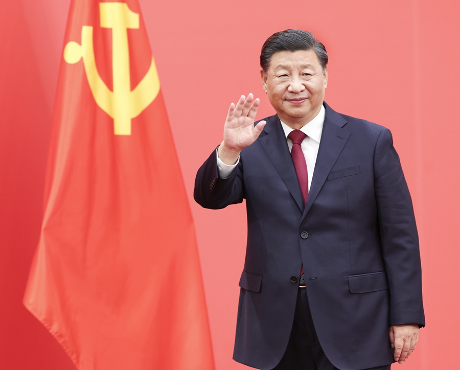 2022年10月23日，習近平在北京人民大會堂同采訪中共二十大的中外記者親切見面。