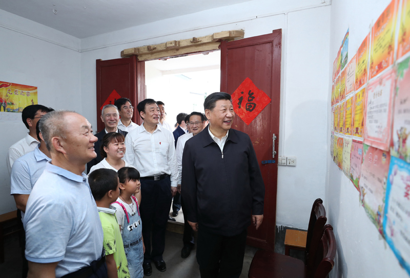 2019年5月20日，習(xí)近平總書記在江西省贛州市于都縣梓山鎮(zhèn)潭頭村看望村民孫觀發(fā)一家人。