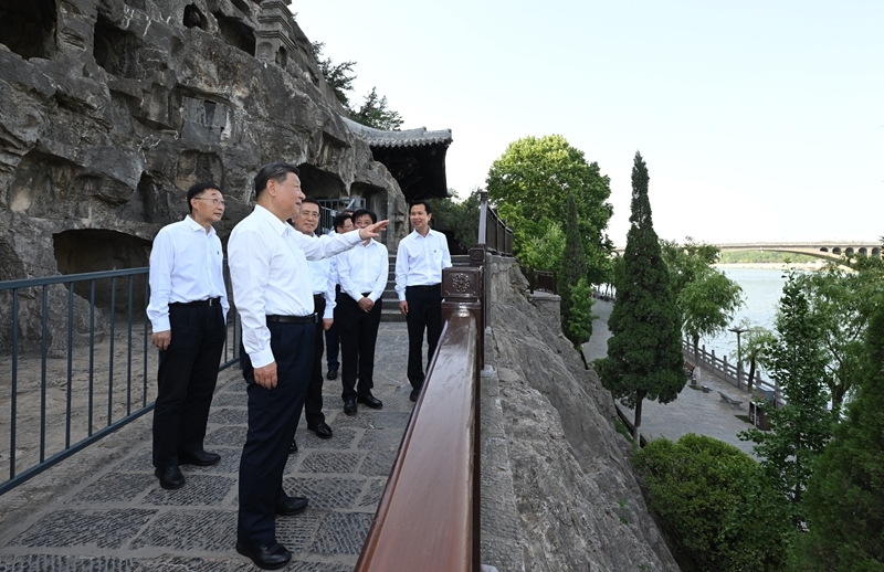 2025年5月19日至20日，中共中央總書記、國家主席、中央軍委主席習(xí)近平在河南考察。這是19日下午，習(xí)近平在洛陽龍門石窟考察。新華社記者 謝環(huán)馳 攝