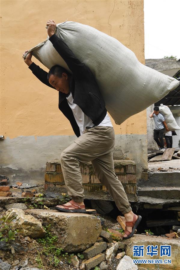 （新華全媒+）（8）千里“挪窩”，踏實開啟新生活