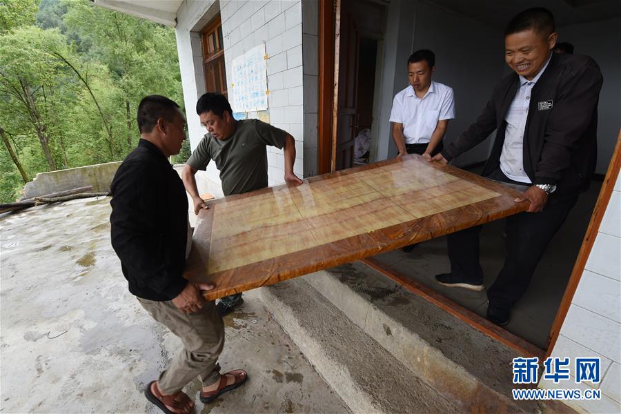 （新華全媒+）（7）千里“挪窩”，踏實開啟新生活