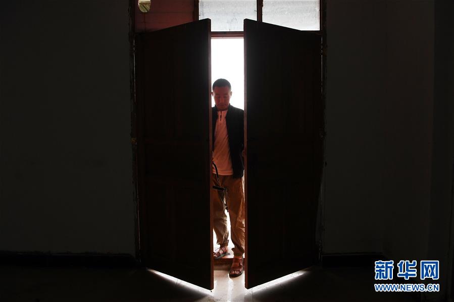 （新華全媒+）（10）千里“挪窩”，踏實開啟新生活