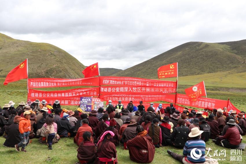 草地上宣講。巴登攝