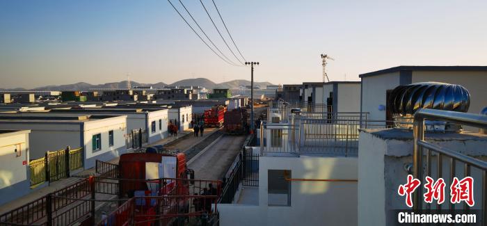 圖為蘭州新區(qū)移民安置區(qū)?！∥航ㄜ?攝