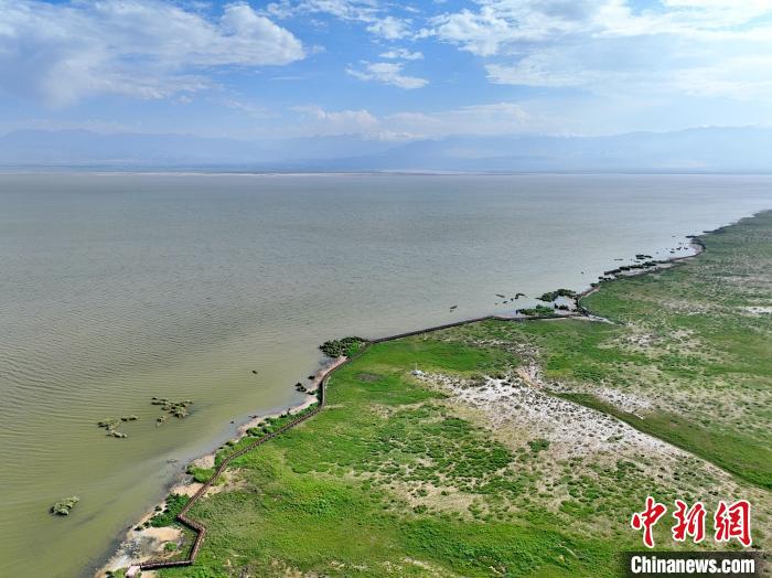 圖為航拍都蘭湖國家濕地公園?！∑钤鲚?攝