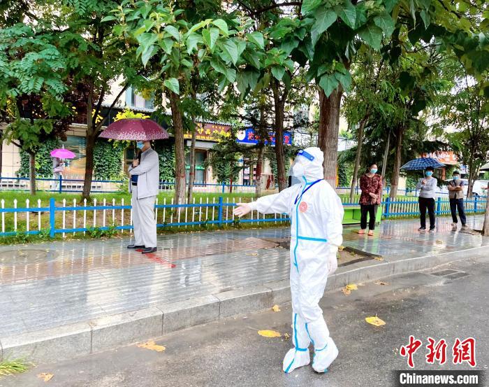 高原小城青海尖扎抗疫見聞：柔肩亦可擔(dān)重任，夫妻檔聞令而動(dòng)