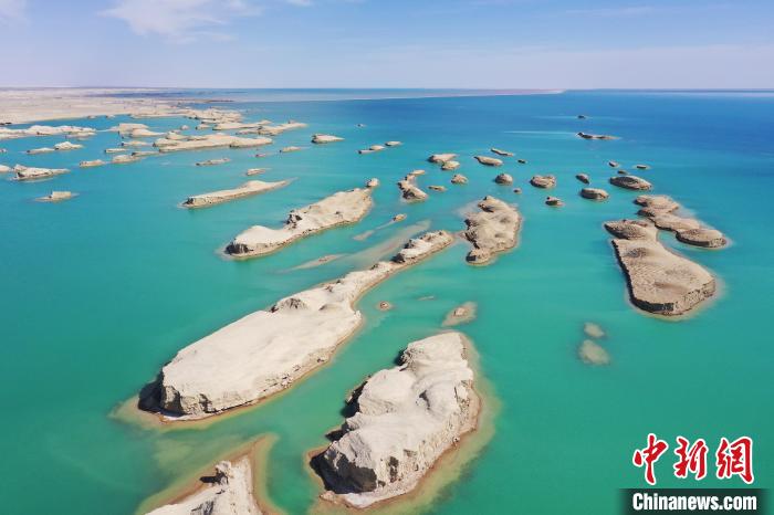 航拍青海大柴旦烏素特水上雅丹奇特景觀?！●R銘言 攝