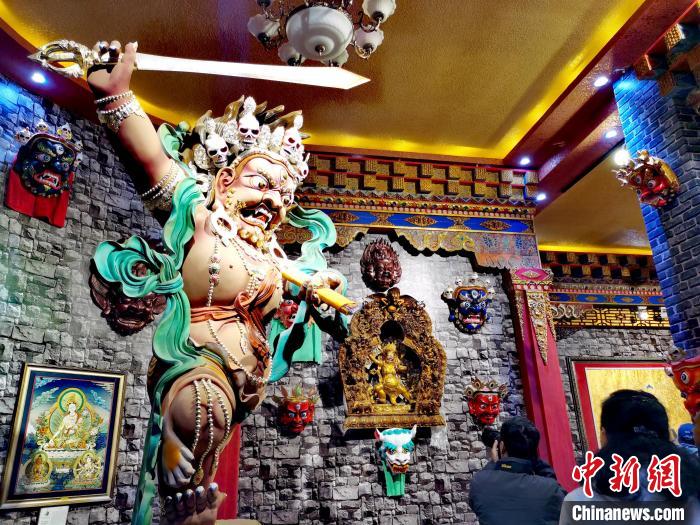 青海“金色谷地”熱貢：唐卡、泥塑璀璨奪目