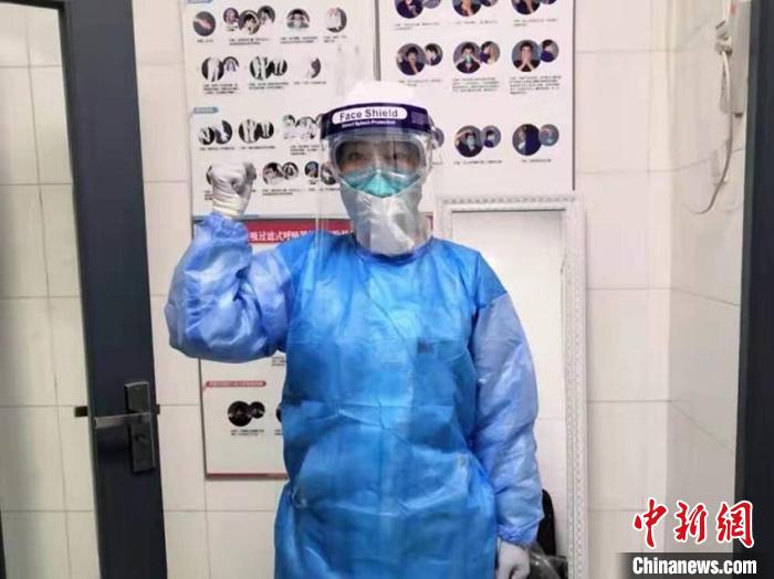 長春“85后”護(hù)士“戰(zhàn)”疫:虛脫靠打點(diǎn)滴恢復(fù)體力