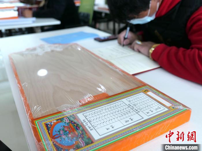 圖為天文歷算計(jì)算工具。　謝牧 攝