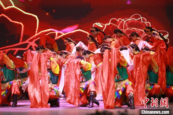 圖為農(nóng)行西藏分行演出現(xiàn)場?！∞r(nóng)行西藏分行 供圖