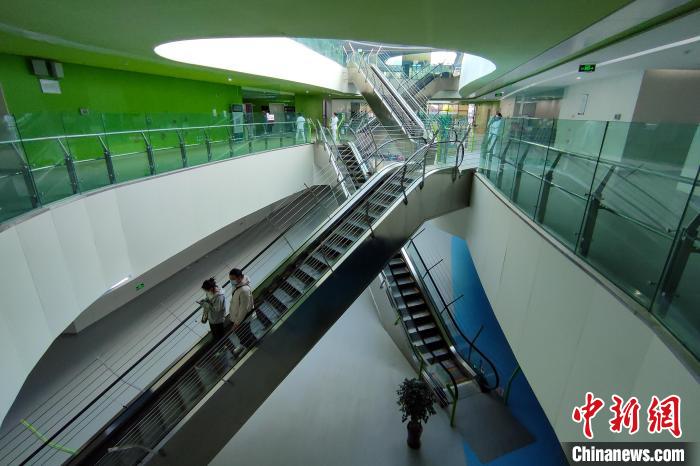 圖為西藏自治區(qū)婦產(chǎn)兒童醫(yī)院內(nèi)景。　江飛波 攝