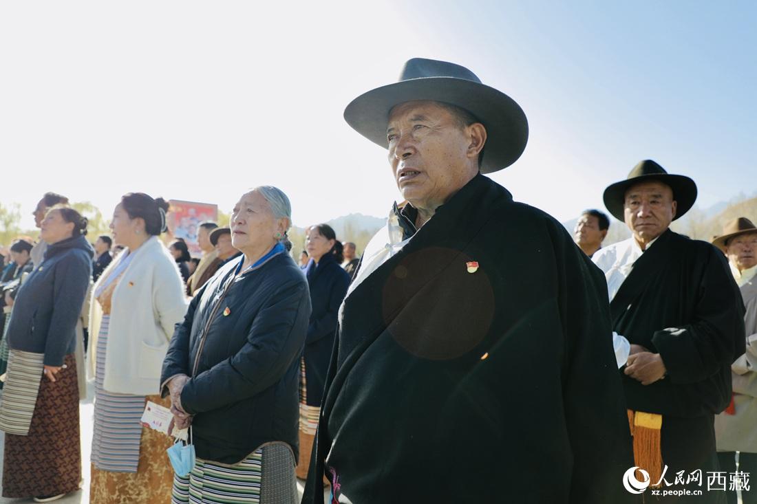 升旗儀式現(xiàn)場。人民網(wǎng) 次仁羅布攝